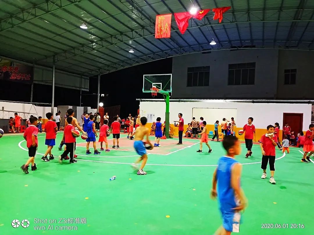 小学篮球比赛用的是小篮球规则吗_小篮球比赛规则及场地_小学篮球比赛用球是几号球